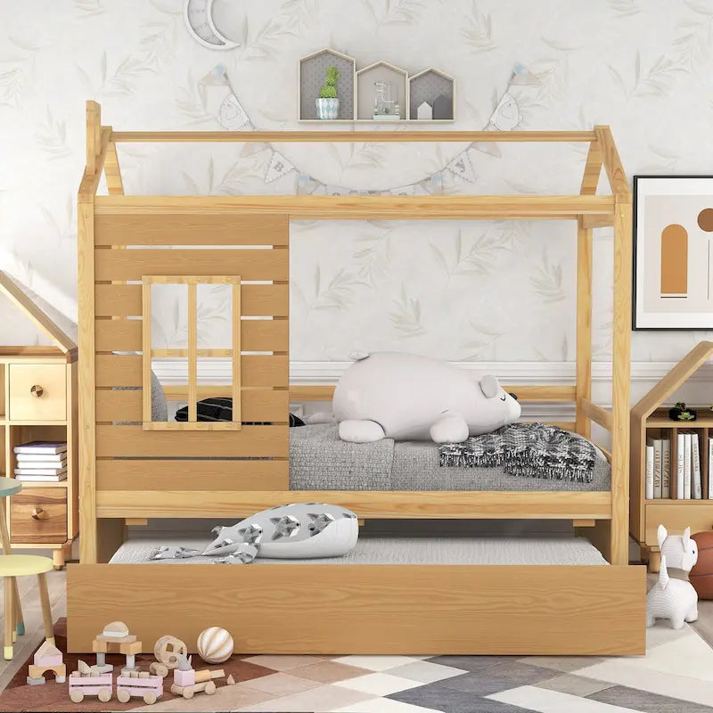 Cama tipo casinha de pinho de tamanho Twin com cama auxiliar, proteção lateral e janela