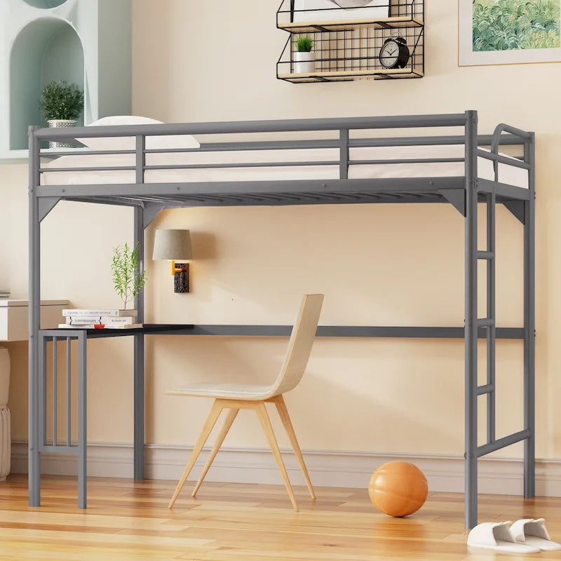 Cama alta metálica para colchão individual com secretária, escada e grades de proteção
